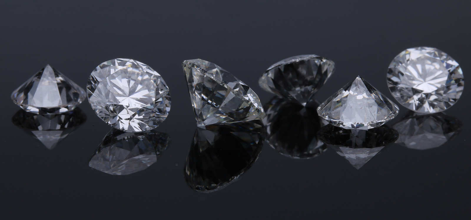 Erinnerungsdiamanten sind lab-grown Diamanten aus individuellen Kohlenstoffquellen.