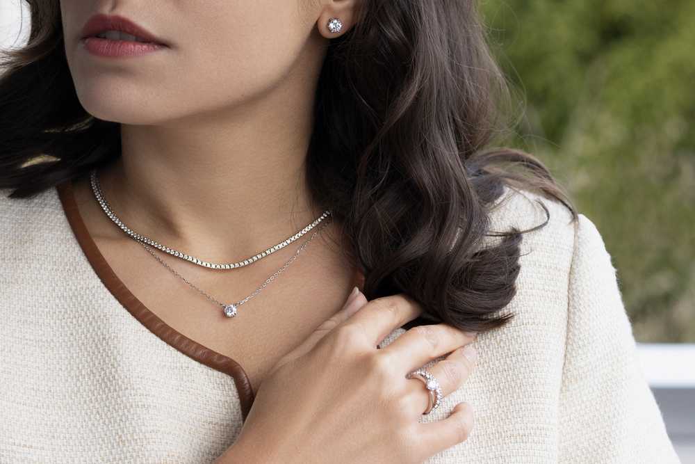 Diamant-Ringe, Solitär-Anhänger oder Diamant-Ohrringe - dein Erinnerungdsdiamant-Schmuckstück