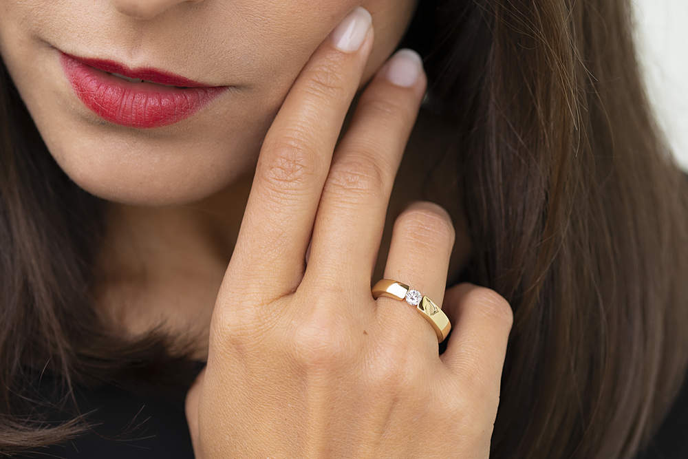 Dein Liebesfels Erinnerungsschmuckstück mit Erinnerungsdiamanten als Andenken an deinen Hund, Pferd, Katze oder Haustier.