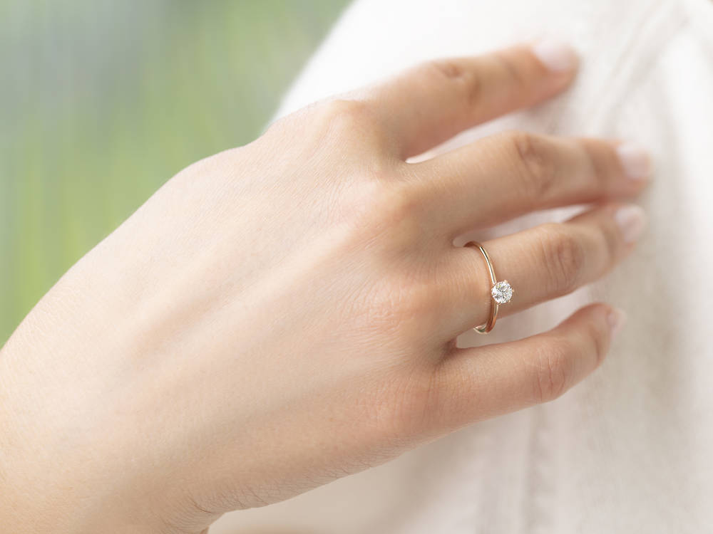 Maßgefertigter lab-grown Diamant Ring mit einzigartigem Diamant-Unikat.